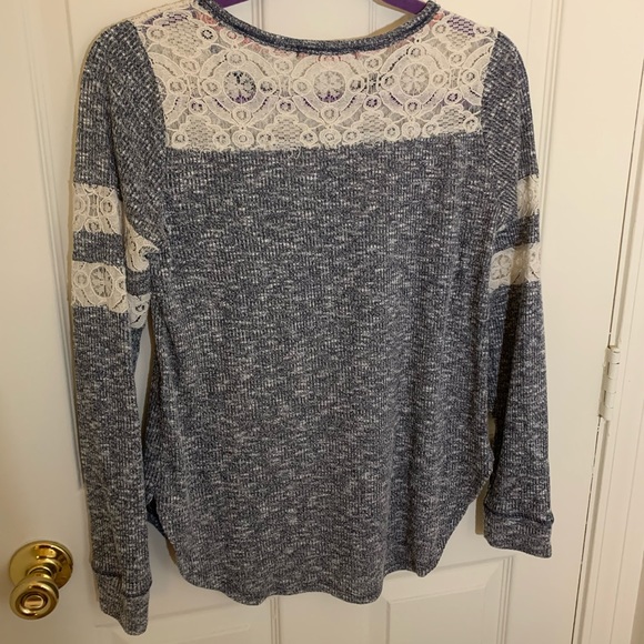 Cute ladies top from Rewind - Picture 2 of 12